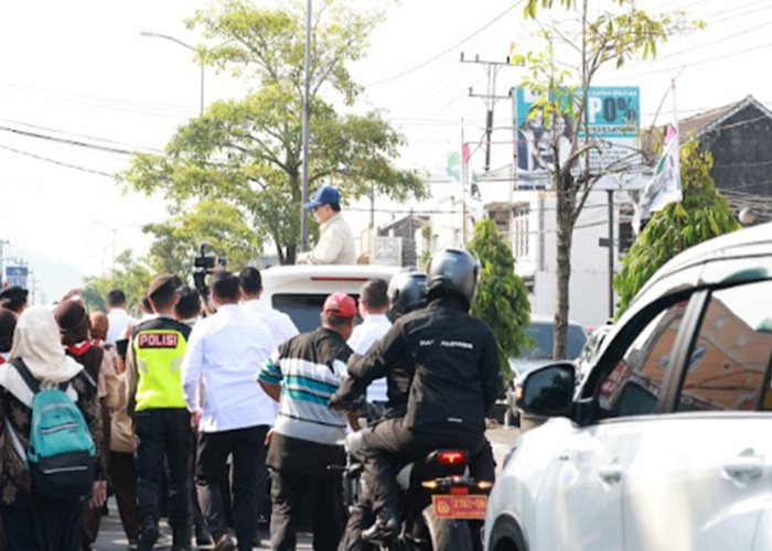 Antusiasme Warga Magelang Sambut Kedatangan Prabowo, Anak-Anak Ikut Bersorak