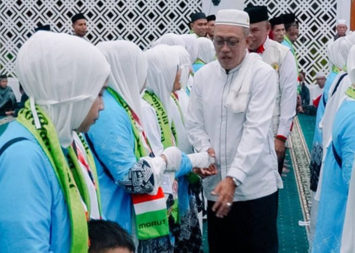 Wabup Morowali Utara Ingatkan Calon Haji Jaga Kesehatan dan Fokus Ibadah di Tanah Suci