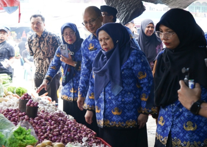 Wagub Sulteng Sidak Pasar Palu, Pastikan Harga Bahan Pokok Stabil Jelang Natal dan Tahun Baru 2026