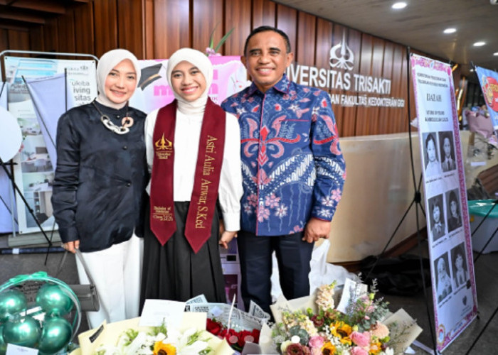 Gubernur Sulteng Anwar Hafid Haru dan Bangga Saksikan Putrinya Jalani Sidang Skripsi