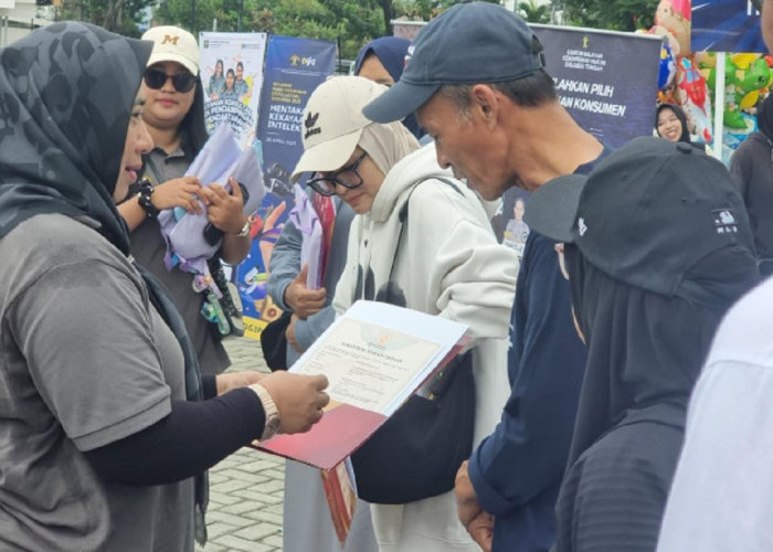 Kemenkum Sulteng Serahkan Sertifikat Kekayaan Intelektual di Momen Hari Pengayoman ke-80