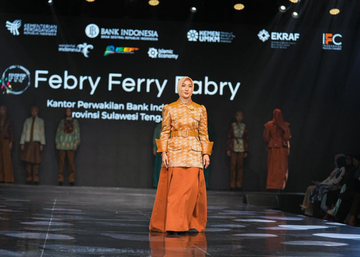 Sry Nirwanti Bahasoan Tampilkan Pesona Batik Bomba Sulteng di IN2MOTIONFEST 2025