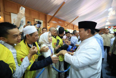 Harunya Driver Ojol! Pertama Kali Masuk Istana, Pulang Bawa Sembako dari Prabowo