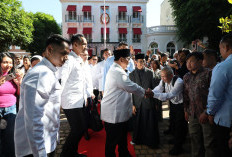 Diaspora RI Terharu Salat Idul Adha Bersama Prabowo di Paris