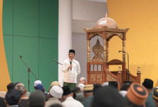 Anwar Hafid Salat Tarawih Perdana di Masjid Raya Baitul Khairaat, Ajak Warga Maknai Ramadan dengan Kebersamaan