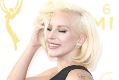 Penyanyi Lady Gaga Melahirkan Anak Perempuan di Usia 40 Tahun 
