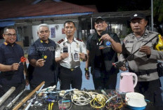 Razia Lapas Palu Temukan 2 Ponsel dan Sejumlah Barang Terlarang