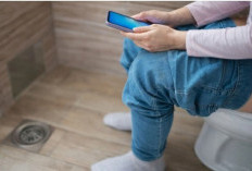 Petaka Kebiasaan 'Doom Scrolling' di Kamar Mandi: Ancaman Wasir Mengintai Gen Z dan Milenial!