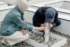 Ziarah Lebaran, Anwar Hafid Kenang Orang Tua: Doa Tak Pernah Terputus